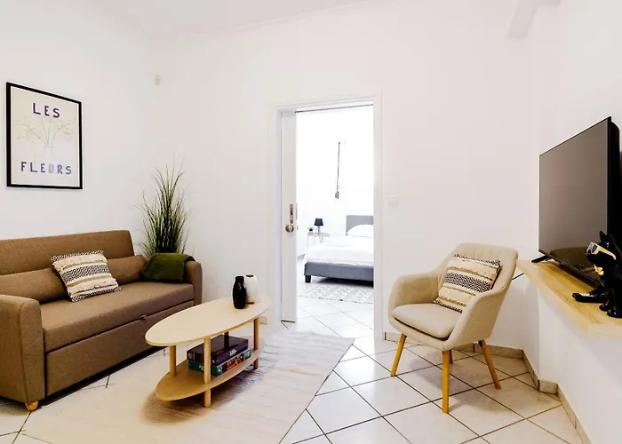 Naturally Cool 2Br Central Ath